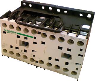 SCHNEIDER ELECTRIC OMKEERCOMBINATIE SPOELSPANNING 24V DC AC3: 9A 4KW SCHROEFKLEM 