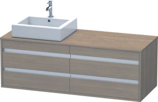 DURAVIT KETHO CONSOLE WASTAFELMEUBEL 1400X550 MM KLEUR FRONT: EIKEN TERRA MAT KLEUR CORPUS: EIKEN TERRA MAT KLEUR GREEP: ZILVER HOOGGLANS AANTAL SCHUIFLADES: 4 AANTAL UITSPARINGEN: 1 SIFONUITSPARING 